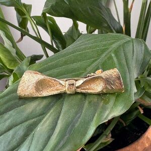 Vtg Vassar Gold Textured Bow Barrette